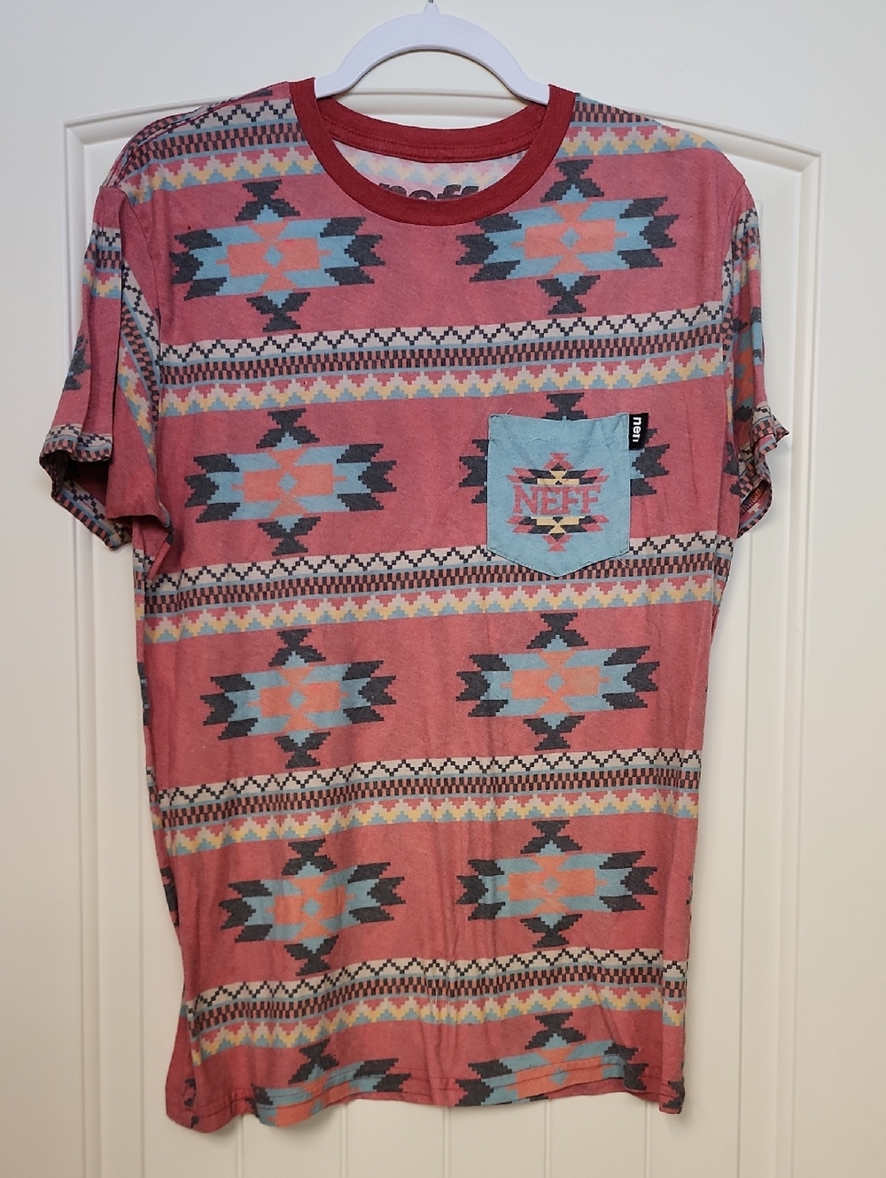 Neff Men's Aztec Pocket Tee - Coral & Light Blue